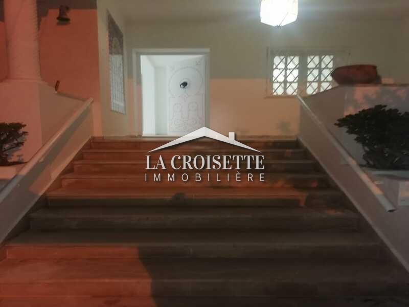 Etage de villa S+3 à La Marsa